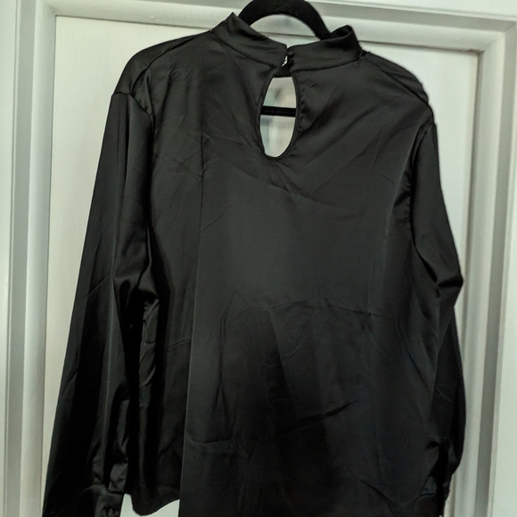 Sheen curve black 2XL shiny drape front top - Picture 4 of 5